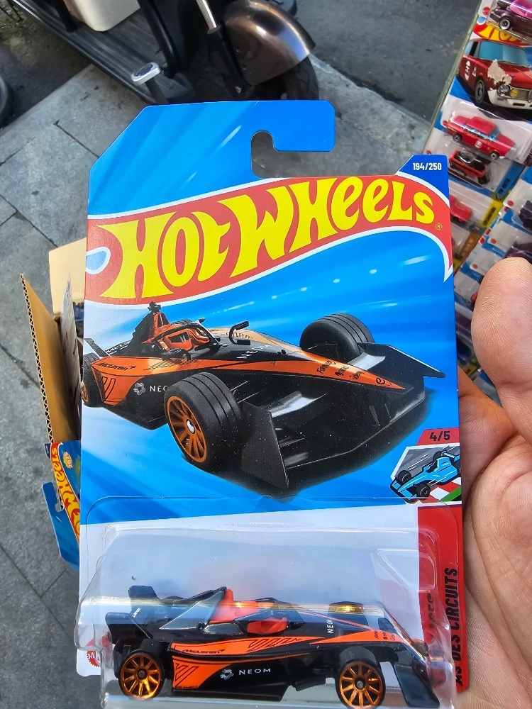 New Hot Wheels 2025 N Case, Po - đánh giá và giá Hot Wheels Car Mainline